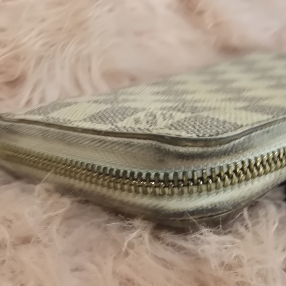 Louis Vuitton Damier Azur Zippy Wallet - Picture 11 of 16